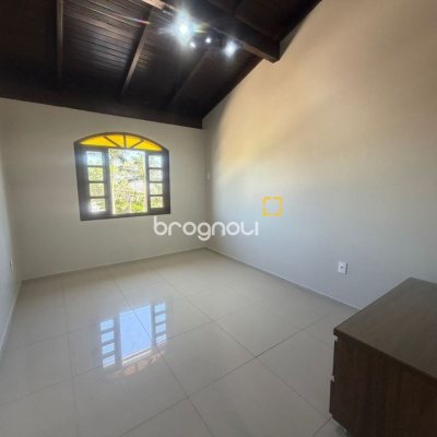 Casa com 240m², 5 quartos (sendo 1 suíte), 3 garagens, no bairro Itaguaçu em Florianópolis