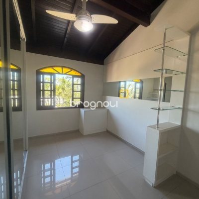 Casa com 240m², 5 quartos (sendo 1 suíte), 3 garagens, no bairro Itaguaçu em Florianópolis