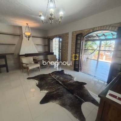 Casa com 240m², 5 quartos (sendo 1 suíte), 3 garagens, no bairro Itaguaçu em Florianópolis