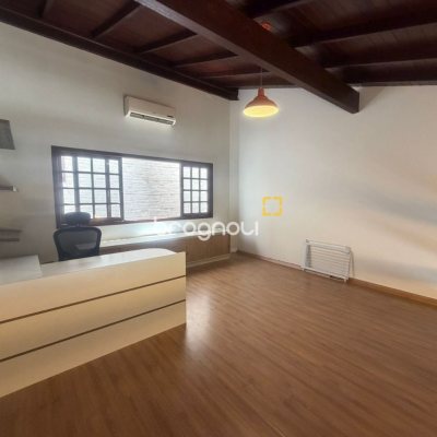 Casa com 240m², 5 quartos (sendo 1 suíte), 3 garagens, no bairro Itaguaçu em Florianópolis