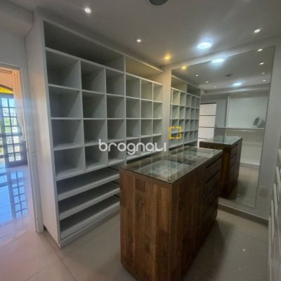 Casa com 240m², 5 quartos (sendo 1 suíte), 3 garagens, no bairro Itaguaçu em Florianópolis