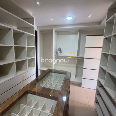 Casa com 240m², 5 quartos (sendo 1 suíte), 3 garagens, no bairro Itaguaçu em Florianópolis
