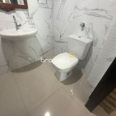 Casa com 240m², 5 quartos (sendo 1 suíte), 3 garagens, no bairro Itaguaçu em Florianópolis