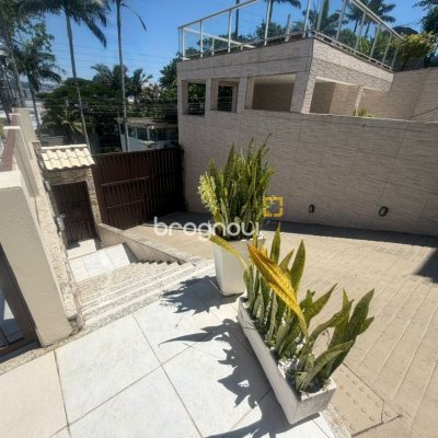 Casa com 240m², 5 quartos (sendo 1 suíte), 3 garagens, no bairro Itaguaçu em Florianópolis