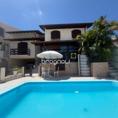 Casa com 240m², 5 quartos (sendo 1 suíte), 3 garagens, no bairro Itaguaçu em Florianópolis
