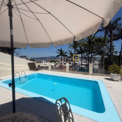 Casa com 240m², 5 quartos (sendo 1 suíte), 3 garagens, no bairro Itaguaçu em Florianópolis