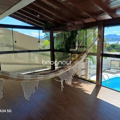 Casa com 240m², 5 quartos (sendo 1 suíte), 3 garagens, no bairro Itaguaçu em Florianópolis