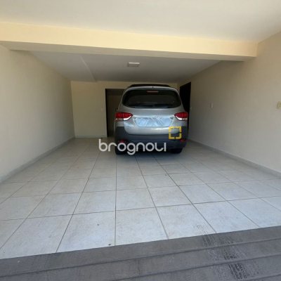 Casa com 240m², 5 quartos (sendo 1 suíte), 3 garagens, no bairro Itaguaçu em Florianópolis