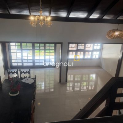 Casa com 240m², 5 quartos (sendo 1 suíte), 3 garagens, no bairro Itaguaçu em Florianópolis