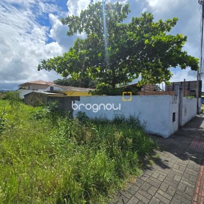Casa com 200m², 4 quartos, 3 garagens, no bairro Tapera da Base em Florianópolis