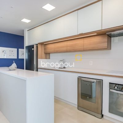 Cobertura com 166m², 2 quartos (sendo 2 suítes), 3 garagens, no bairro Campeche em Florianópolis