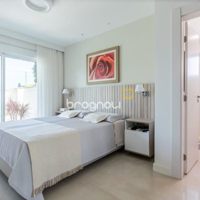Cobertura com 166m², 2 quartos (sendo 2 suítes), 3 garagens, no bairro Campeche em Florianópolis