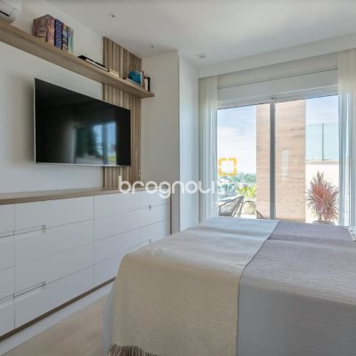 Cobertura com 166m², 2 quartos (sendo 2 suítes), 3 garagens, no bairro Campeche em Florianópolis