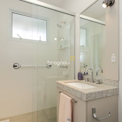 Cobertura com 166m², 2 quartos (sendo 2 suítes), 3 garagens, no bairro Campeche em Florianópolis