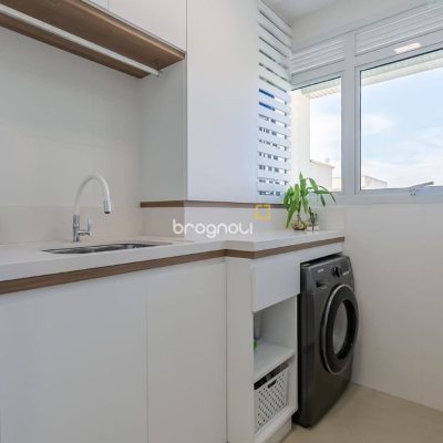 Cobertura com 166m², 2 quartos (sendo 2 suítes), 3 garagens, no bairro Campeche em Florianópolis