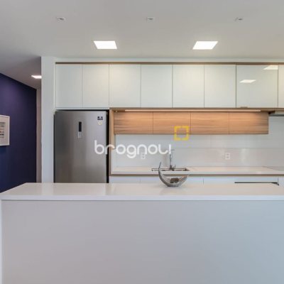 Cobertura com 166m², 2 quartos (sendo 2 suítes), 3 garagens, no bairro Campeche em Florianópolis