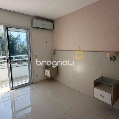 Apartamento com 123m², 2 quartos (sendo 1 suíte), 1 garagem, no bairro Estreito em Florianópolis