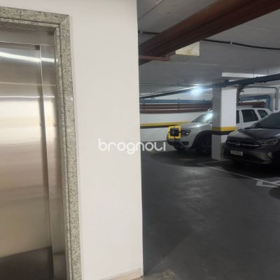 Apartamento com 123m², 2 quartos (sendo 1 suíte), 1 garagem, no bairro Estreito em Florianópolis