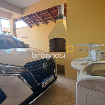 Casa com 450m², 8 quartos (sendo 3 suítes), 10 garagens, no bairro Ingleses em Florianópolis