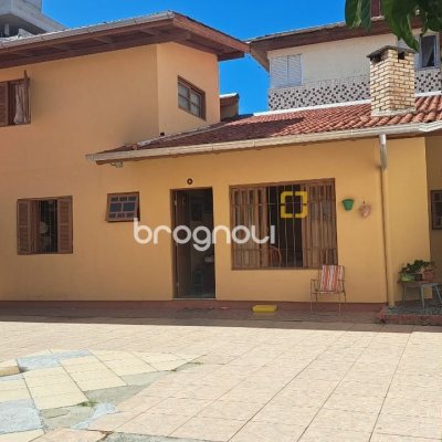 Casa com 450m², 8 quartos (sendo 3 suítes), 10 garagens, no bairro Ingleses em Florianópolis