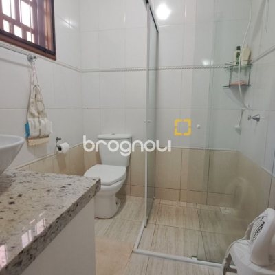 Casa com 450m², 8 quartos (sendo 3 suítes), 10 garagens, no bairro Ingleses em Florianópolis