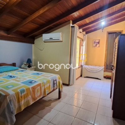 Casa com 450m², 8 quartos (sendo 3 suítes), 10 garagens, no bairro Ingleses em Florianópolis
