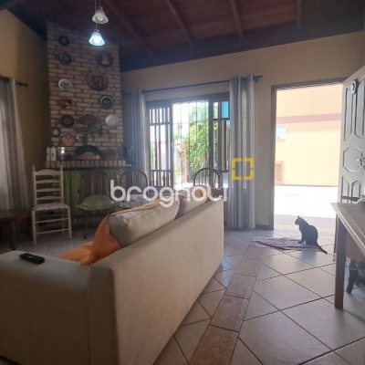 Casa com 450m², 8 quartos (sendo 3 suítes), 10 garagens, no bairro Ingleses em Florianópolis