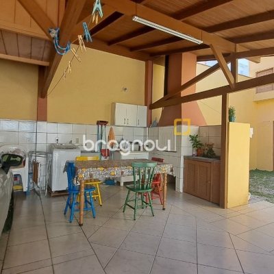 Casa com 450m², 8 quartos (sendo 3 suítes), 10 garagens, no bairro Ingleses em Florianópolis