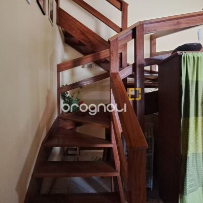 Casa com 450m², 8 quartos (sendo 3 suítes), 10 garagens, no bairro Ingleses em Florianópolis