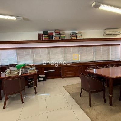 Sala com 191m², 5 garagens, no bairro Centro em Florianópolis