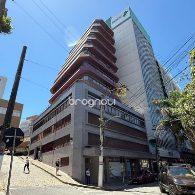 Sala com 191m², 5 garagens, no bairro Centro em Florianópolis