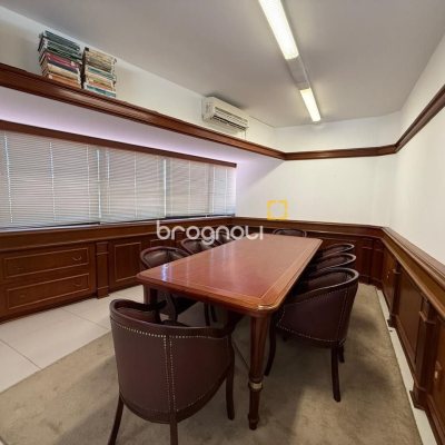 Sala com 191m², 5 garagens, no bairro Centro em Florianópolis