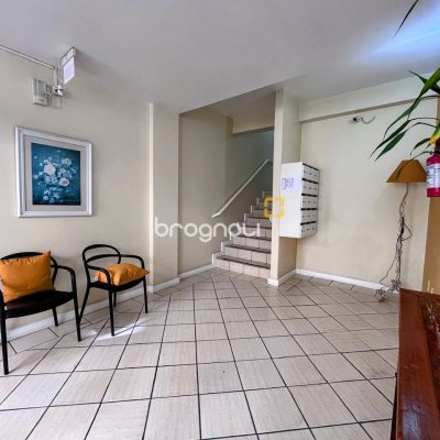 Apartamento com 57m², 2 quartos, 1 garagem, no bairro Coqueiros em Florianópolis
