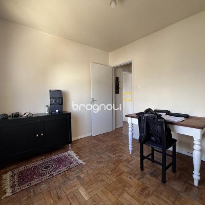 Apartamento com 57m², 2 quartos, 1 garagem, no bairro Coqueiros em Florianópolis