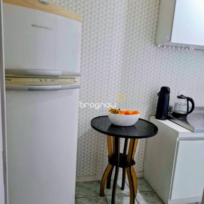 Apartamento com 57m², 2 quartos, 1 garagem, no bairro Coqueiros em Florianópolis