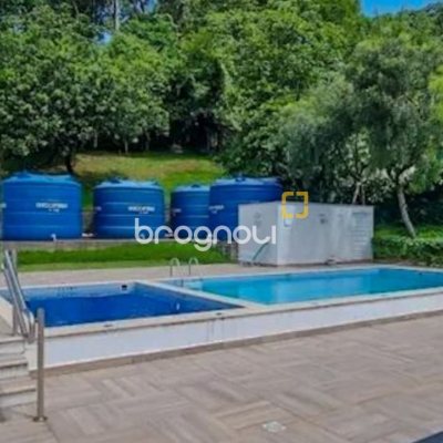 Apartamento com 76m², 2 quartos (sendo 1 suíte), 2 garagens, no bairro Carvoeira em Florianópolis
