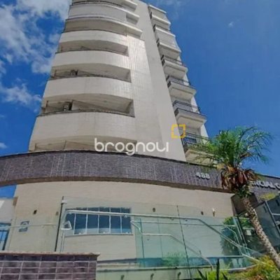 Apartamento com 76m², 2 quartos (sendo 1 suíte), 2 garagens, no bairro Carvoeira em Florianópolis