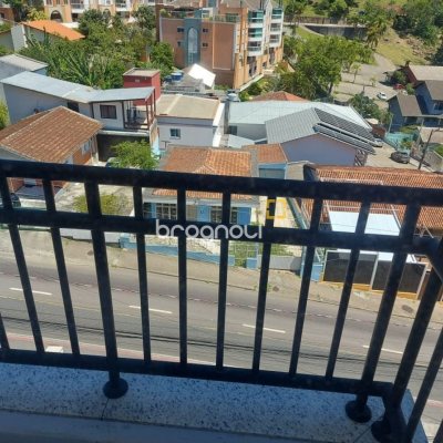 Apartamento com 76m², 2 quartos (sendo 1 suíte), 2 garagens, no bairro Carvoeira em Florianópolis