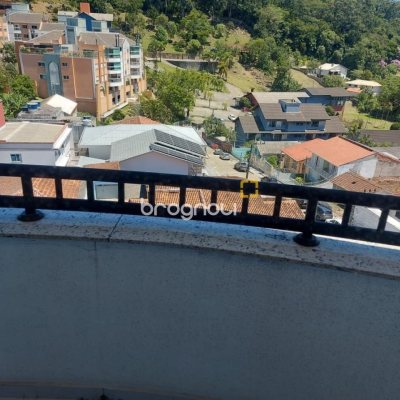 Apartamento com 76m², 2 quartos (sendo 1 suíte), 2 garagens, no bairro Carvoeira em Florianópolis
