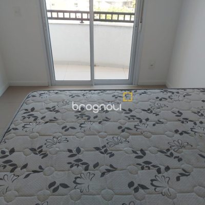 Apartamento com 76m², 2 quartos (sendo 1 suíte), 2 garagens, no bairro Carvoeira em Florianópolis