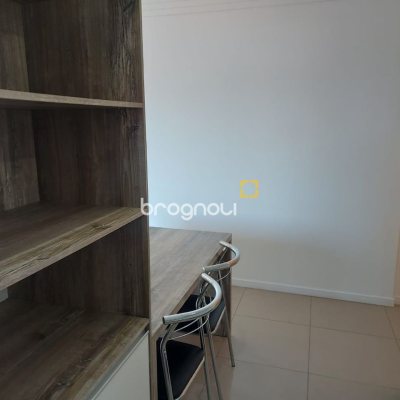 Apartamento com 76m², 2 quartos (sendo 1 suíte), 2 garagens, no bairro Carvoeira em Florianópolis