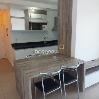 Apartamento com 76m², 2 quartos (sendo 1 suíte), 2 garagens, no bairro Carvoeira em Florianópolis