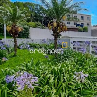 Apartamento com 76m², 2 quartos (sendo 1 suíte), 2 garagens, no bairro Carvoeira em Florianópolis