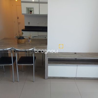 Apartamento com 76m², 2 quartos (sendo 1 suíte), 2 garagens, no bairro Carvoeira em Florianópolis