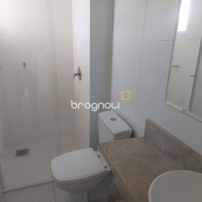 Apartamento com 76m², 2 quartos (sendo 1 suíte), 2 garagens, no bairro Carvoeira em Florianópolis