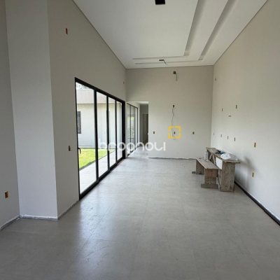 Casa com 130m², 3 quartos (sendo 1 suíte), 2 garagens, no bairro Sertão do Maruim em São José