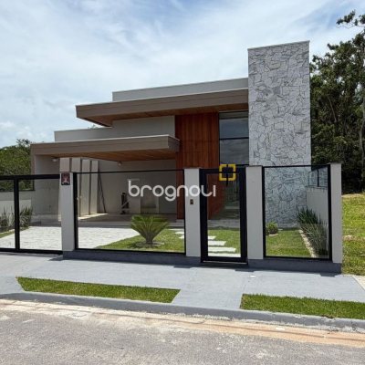 Casa com 130m², 3 quartos (sendo 1 suíte), 2 garagens, no bairro Sertão do Maruim em São José