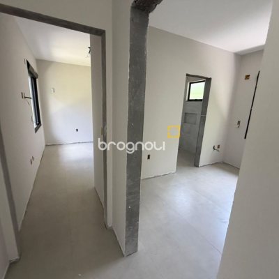 Casa com 130m², 3 quartos (sendo 1 suíte), 2 garagens, no bairro Sertão do Maruim em São José