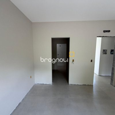 Casa com 130m², 3 quartos (sendo 1 suíte), 2 garagens, no bairro Sertão do Maruim em São José
