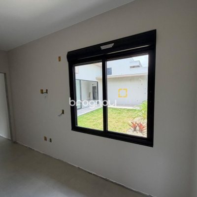 Casa com 130m², 3 quartos (sendo 1 suíte), 2 garagens, no bairro Sertão do Maruim em São José
